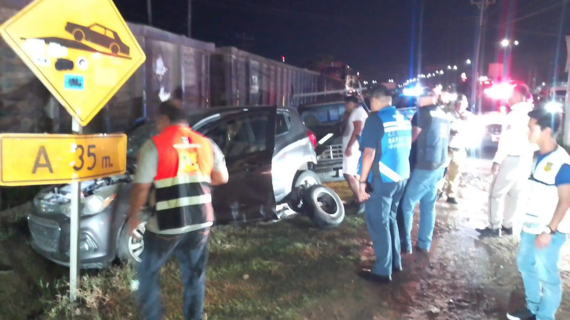 Choque entre tren y dos vehículos deja a embarazada lesionada en Altamira